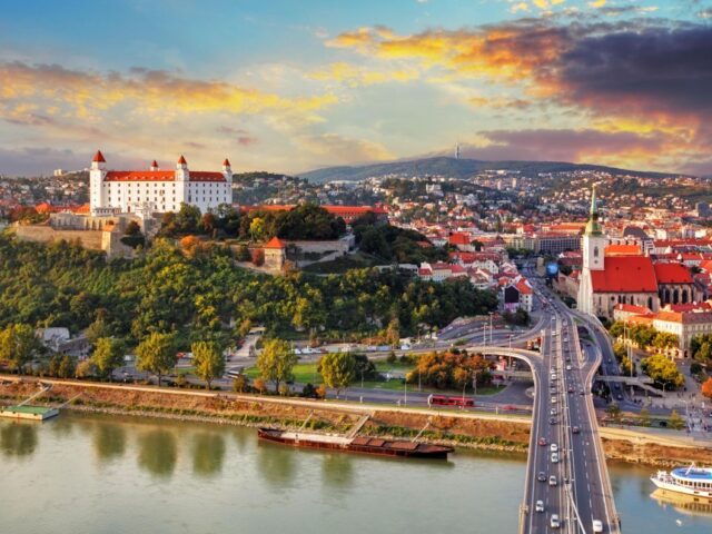 https://yuriydubkov.com/wp-content/uploads/2021/04/housing-in-slovakia-1-640x480.jpg
