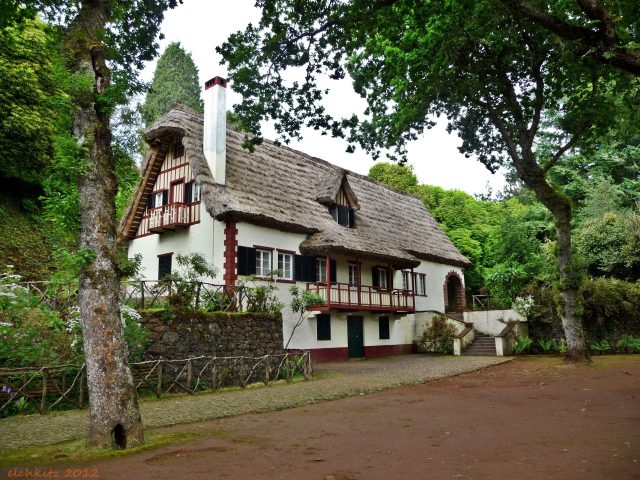 https://yuriydubkov.com/wp-content/uploads/2023/11/721887-Madeira-Santana-Houses-Portugal-640x480.jpg