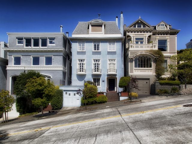 https://yuriydubkov.com/wp-content/uploads/2025/05/architecture-street-mansion-house-hill-town-1007509-pxhere.com_-640x480.jpg