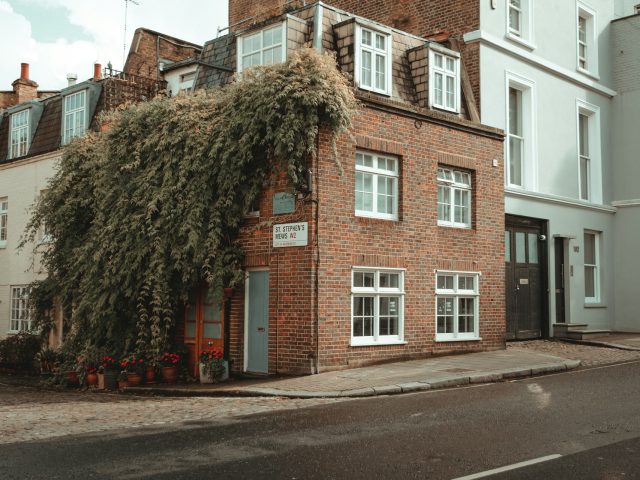 https://yuriydubkov.com/wp-content/uploads/2025/05/gonzalo-facello-ivYEGfhnAMg-unsplash-640x480.jpg