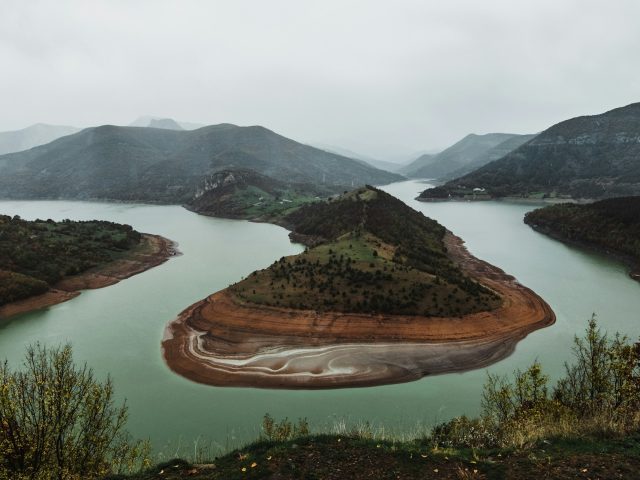 https://yuriydubkov.com/wp-content/uploads/2025/06/maria-teneva-j1OVl4P_BQQ-unsplash-640x480.jpg