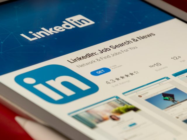 https://yuriydubkov.com/wp-content/uploads/2025/06/souvik-banerjee-JLj_NbvlDDo-unsplash-640x480.jpg